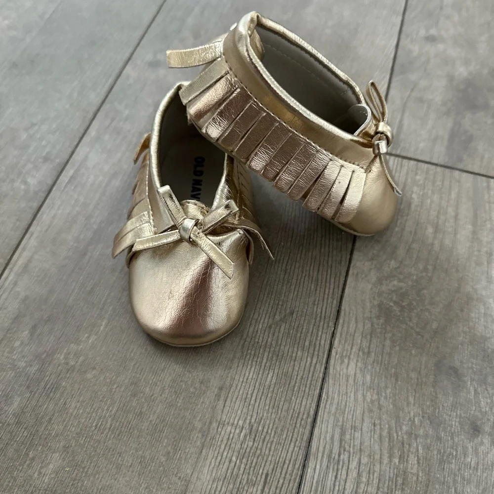 old navy gold moccasin booties baby girl 6-12 months